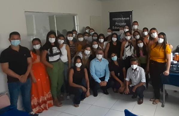 Palestra sobre trabalho em equipe e atendimento humanizado